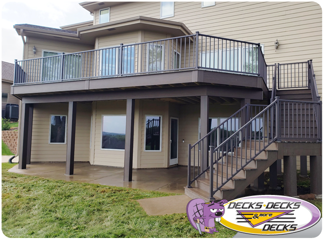 With low-maintenance decks, you can say goodbye to annual sanding and staining, as these innovative materials stay looking new with minimal care.
