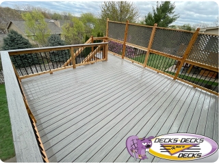 Deck-privacy-screen-drinkrail