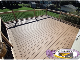 Mixed composite and cedar deck Omaha