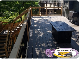 Mixed-composite-and-cedar-railings-Papillion