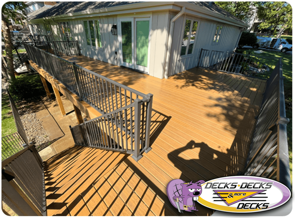 Deck with custom railings built by professional deck contractor
